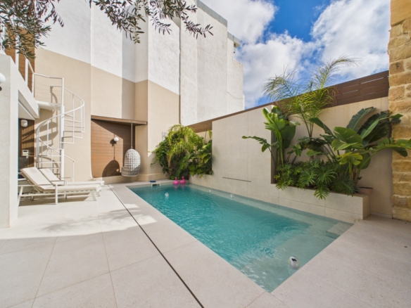 Exquisite 21-Room Luxury Farmhouse with Heated Pool, Wine Cellar & Cinema Room — Qrendi, Malta